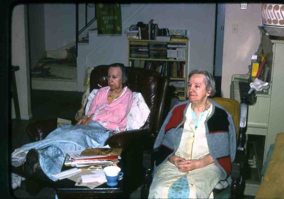 035  March  1977 Mom _amp_ Aunt Helen 447 line road035