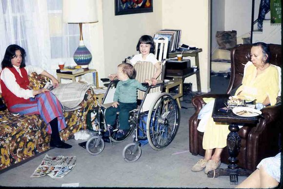 095  Sept 1977  Lisa _amp_ Mom _amp_ Jimmy   447 Line Road095