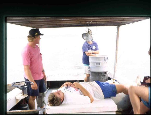 066  1995 claiborne md  crabbin boat066