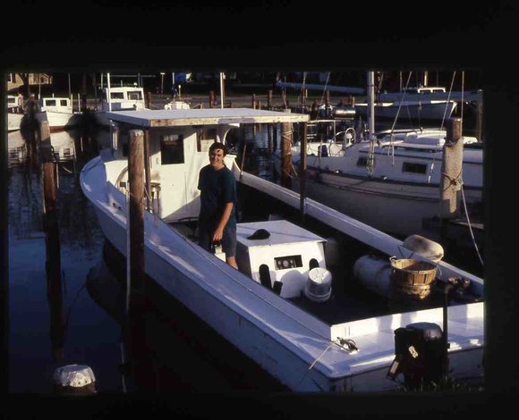 068  1995 claiborne md  crabbin boat068
