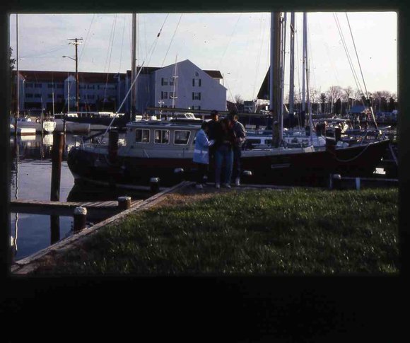 069  1995 claiborne md  crabbin boat069
