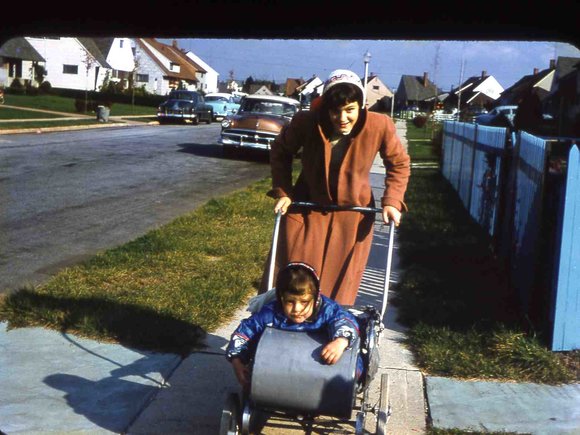 078 Bern _amp_ Therese  Hicksville 1954 078
