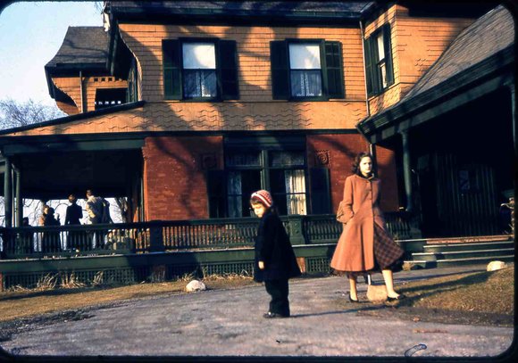 090 Family Sagamore Hill 1956  Hicksville  090