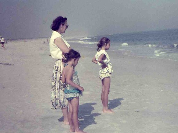 032_Mom_Therese_Chris_1957_Jones_Beach032