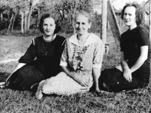 039_helen_molnar_ida_molnar_mary_molnar_strockbine_039