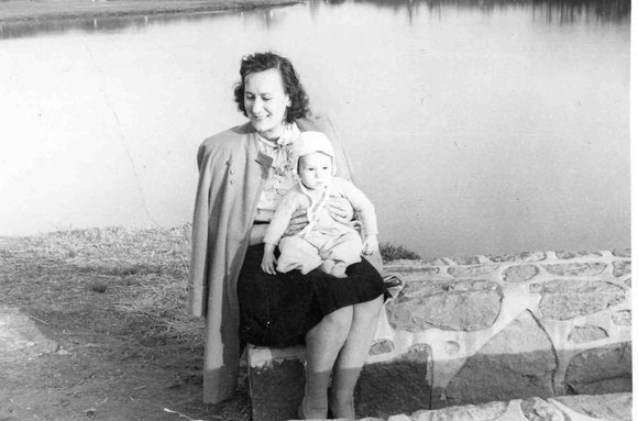 056_Mary_Molnar_Strockbine_baby_Greg_camden056