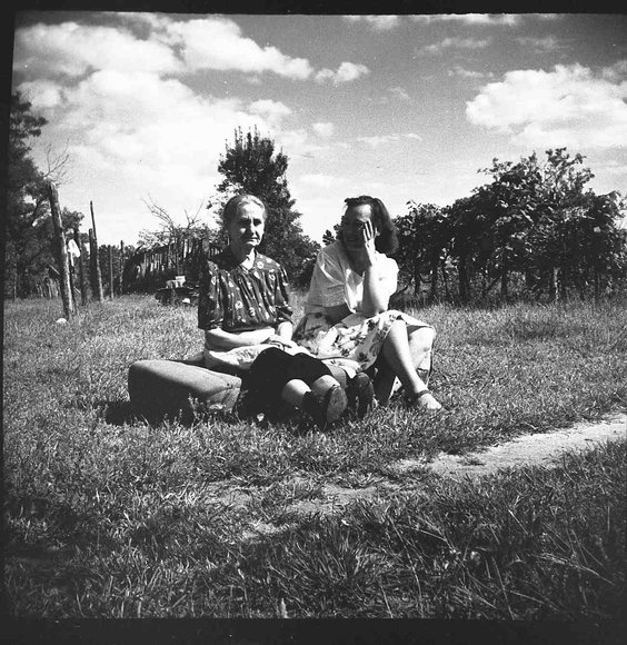 013_Mary_Molnar_Strockbine_Ida_Molnar_on_the_farm013