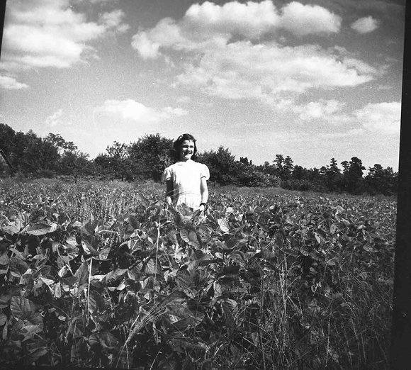 014_Mary_Molnar_on_the_farm014