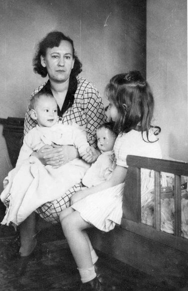 058_Mary_Strockbine_baby_greg_bernadette_058