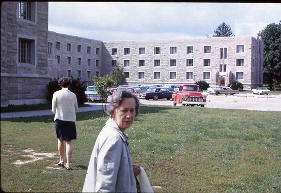 103 chris  _amp_ mom butler unv  1968103