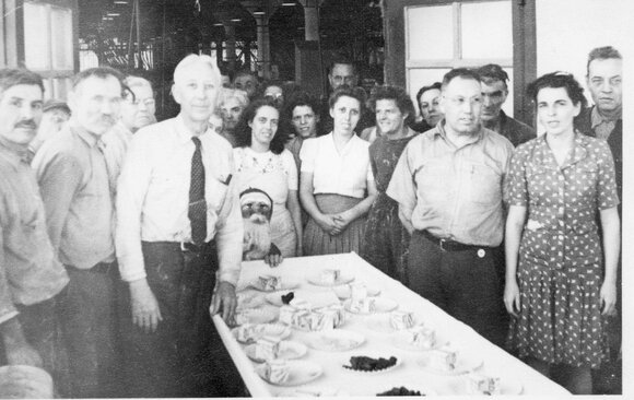 044 Helen Molnar Mayslanding cotton mill circa 1945044